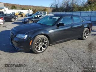2015 Chrysler 300 S с VIN 2C3CCABG8FH932136, выставлен на аукционе Copart как лот 90217405 с пробегом 131 002 миль миль и Списание • Salvage title. История ставок и продаж доступна на DreamBid. Изображение 1.