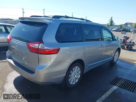 2017 Toyota Sienna LE z VIN 5TDJZ3DC8HS186962, wystawiony jako IAAI lot #42462116 z przebiegiem 109 382 mil mil oraz . Historia ofert i sprzedaży dostępna na DreamBid. Obrazek 4.