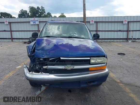 1998 Chevrolet Blazer LS with VIN 1GNDT13W9W2297398, listed as a IAAI auction lot 43114741 with 237,133 mi miles and . Bid and sale history available at DreamBid. Image 12.