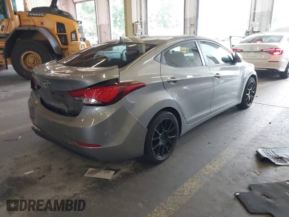 2014 Hyundai Elantra SE with VIN KMHDH4AE2EU025277, listed as a IAAI auction lot 43200910 with 174,307 mi miles and . Bid and sale history available at DreamBid. Image 4.