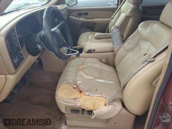 2000 Chevrolet Suburban LT z VIN 3GNFK16T3YG122555, wystawiony jako Copart lot #76624964 z przebiegiem 193 236 mil mil oraz Nie do naprawy • Non repairable. Historia ofert i sprzedaży dostępna na DreamBid. Obrazek 7.