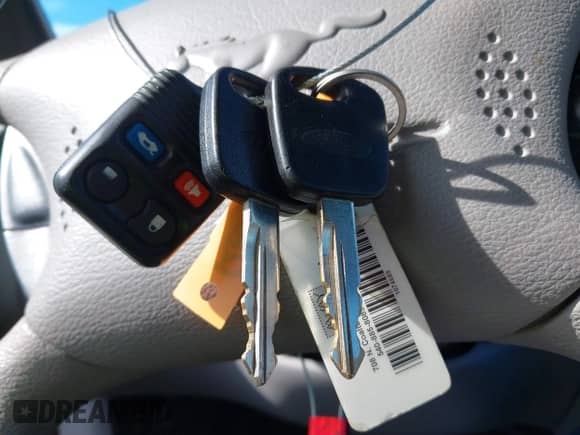 2004 Ford Mustang GT Deluxe z VIN 1FAFP42X54F100661, wystawiony jako IAAI lot #43404344 z przebiegiem 97 152 mil mil oraz . Historia ofert i sprzedaży dostępna na DreamBid. Obrazek 11.