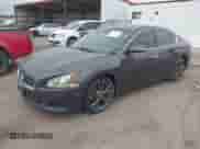 2012 Nissan Maxima SV z VIN 1N4AA5AP8CC830695, wystawiony jako IAAI lot #43447645 z przebiegiem 210 711 mil mil oraz . Historia ofert i sprzedaży dostępna na DreamBid. Obrazek 2.