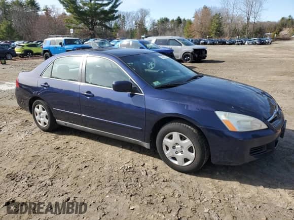 2007 Honda Accord LX z VIN 1HGCM56497A175944, wystawiony jako Copart lot #52051655 z przebiegiem 108 748 mil mil oraz Czysty tytuł • Clean title. Historia ofert i sprzedaży dostępna na DreamBid. Obrazek 4.