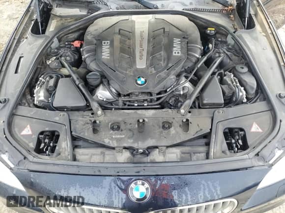 2014 BMW 5 Series 550i xDrive z VIN WBAKP9C51ED693450, wystawiony jako Copart lot #81433235 z przebiegiem 104 643 mil mil oraz Szkoda całkowita • Salvage title. Historia ofert i sprzedaży dostępna na DreamBid. Obrazek 11.