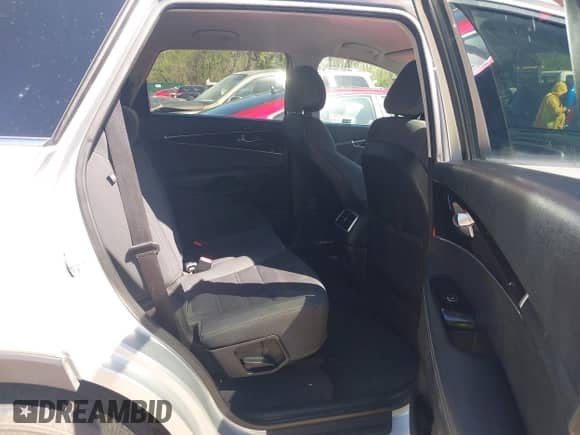 2016 Kia Sorento L with VIN 5XYPG4A3XGG115316, listed as a IAAI auction lot 42024875 with 148,523 mi miles and . Bid and sale history available at DreamBid. Image 8.