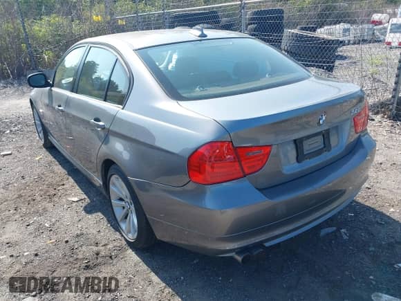 2011 BMW 3 Series 328i xDrive с VIN WBAPK7G55BNN78648, выставлен на аукционе IAAI как лот 42942185 с пробегом 80 165 миль миль и . История ставок и продаж доступна на DreamBid. Изображение 3.