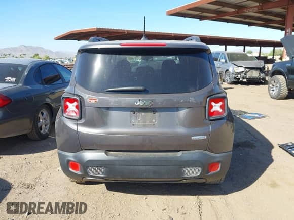 2017 Jeep Renegade Latitude z VIN ZACCJABB5HPF45504, wystawiony jako IAAI lot #42486270 z przebiegiem 67 610 mil mil oraz . Historia ofert i sprzedaży dostępna na DreamBid. Obrazek 17.