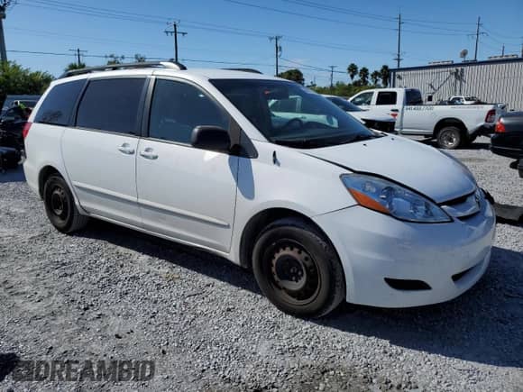 2010 Toyota Sienna CE z VIN 5TDKK4CC1AS332236, wystawiony jako Copart lot #90445785 z przebiegiem 186 641 mil mil oraz Szkoda całkowita • Salvage title. Historia ofert i sprzedaży dostępna na DreamBid. Obrazek 4.
