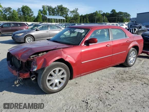 2009 Chrysler 300 Touring с VIN 2C3LA53V79H565812, выставлен на аукционе Copart как лот 61910375 с пробегом 179 213 миль миль и Списание • Salvage title. История ставок и продаж доступна на DreamBid. Изображение 1.