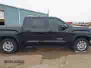 2022 Toyota Tundra SR5 z VIN 5TFLA5DB1NX054960, wystawiony jako IAAI lot #43329005 z przebiegiem 29 382 mil mil oraz . Historia ofert i sprzedaży dostępna na DreamBid. Obrazek 13.