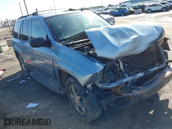 2006 Chevrolet TrailBlazer LT z VIN 1GNDT13S462316677, wystawiony jako IAAI lot #41922730 z przebiegiem 153 626 mil mil oraz . Historia ofert i sprzedaży dostępna na DreamBid. Obrazek 1.