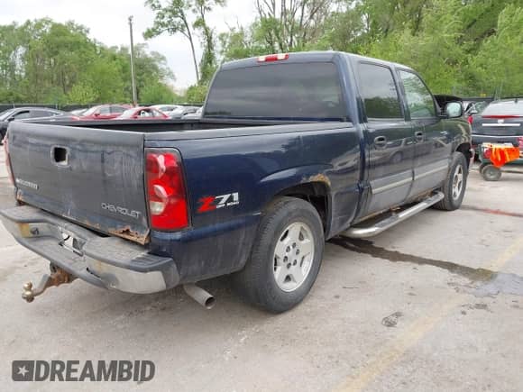2005 Chevrolet Silverado 1500 LT with VIN 2GCEK13T551208737, listed as a IAAI auction lot 42133496 with 238,919 mi miles and . Bid and sale history available at DreamBid. Image 4.