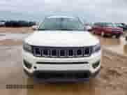 2018 Jeep Compass Latitude z VIN 3C4NJCBB9JT108608, wystawiony jako Copart lot #62002645 z przebiegiem 116 450 mil mil oraz Czysty tytuł • Clean title. Historia ofert i sprzedaży dostępna na DreamBid. Obrazek 5.