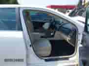 2012 Toyota Camry L z VIN 4T1BF1FKXCU545704, wystawiony jako IAAI lot #42434260 z przebiegiem 143 572 mil mil oraz . Historia ofert i sprzedaży dostępna na DreamBid. Obrazek 5.