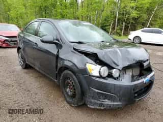 2015 Chevrolet Sonic LT z VIN 1G1JC5SH8F4169219, wystawiony jako Copart lot #58905375 z przebiegiem 145 580 mil mil oraz Szkoda całkowita • Salvage title. Historia ofert i sprzedaży dostępna na DreamBid. Obrazek 4.