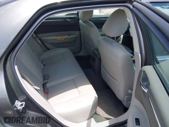 2008 Chrysler 300 Limited with VIN 2C3KA33GX8H119217, listed as a IAAI auction lot 42736906 with 100,669 mi miles and . Bid and sale history available at DreamBid. Image 8.