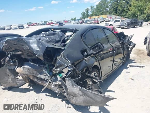 2017 BMW 5 Series 540i с VIN WBAJE5C33HG477868, выставлен на аукционе IAAI как лот 43086108 с пробегом Не указан миль и . История ставок и продаж доступна на DreamBid. Изображение 4.