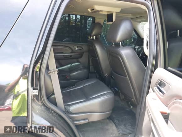 2012 Cadillac Escalade Luxury z VIN 1GYS4BEF0CR107971, wystawiony jako IAAI lot #42124477 z przebiegiem 174 289 mil mil oraz . Historia ofert i sprzedaży dostępna na DreamBid. Obrazek 8.