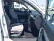 2019 Volkswagen Tiguan S с VIN 3VV1B7AX1KM101407, выставлен на аукционе IAAI как лот 42032761 с пробегом 51 868 миль миль и . История ставок и продаж доступна на DreamBid. Изображение 5.