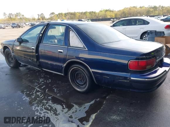 1993 Chevrolet Caprice с VIN 1G1BN53E9PR106508, выставлен на аукционе IAAI как лот 41897019 с пробегом 152 515 миль миль и . История ставок и продаж доступна на DreamBid. Изображение 3.