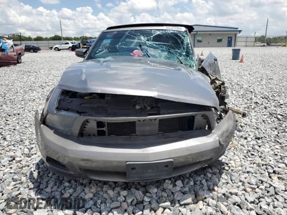 2010 Ford Mustang V6 z VIN 1ZVBP8EN1A5117708, wystawiony jako Copart lot #68529365 z przebiegiem Nie podano mil oraz Szkoda całkowita • Salvage title. Historia ofert i sprzedaży dostępna na DreamBid. Obrazek 5.