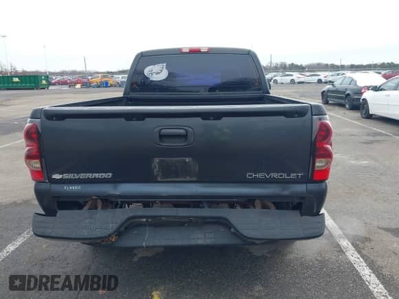 2005 Chevrolet Silverado 1500 Work Truck with VIN 1GCEK19V55Z101185, listed as a IAAI auction lot 41551172 with 289,918 mi miles and . Bid and sale history available at DreamBid. Image 16.