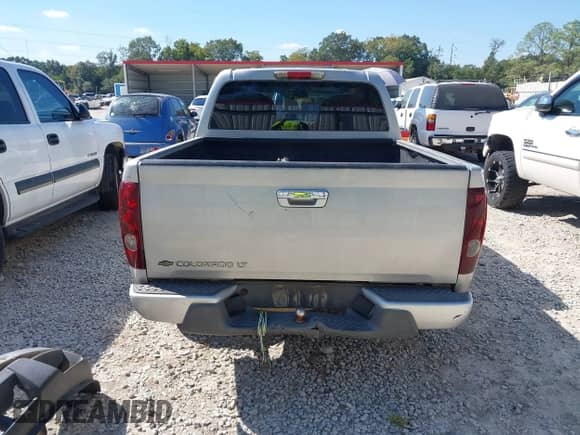2010 Chevrolet Colorado 1LT z VIN 1GCJTCDE0A8138854, wystawiony jako IAAI lot #43450584 z przebiegiem 275 389 mil mil oraz . Historia ofert i sprzedaży dostępna na DreamBid. Obrazek 17.