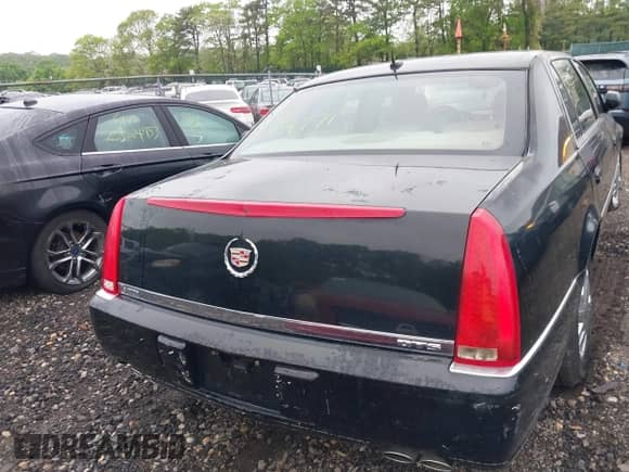 2006 Cadillac DTS Professional with VIN 1GEEH96Y06U550906, listed as a IAAI auction lot 42263989 with Not provided miles and . Bid and sale history available at DreamBid. Image 15.