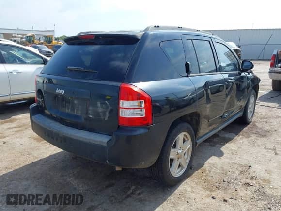 2010 Jeep Compass Latitude с VIN 1J4NF1FB2AD642999, выставлен на аукционе IAAI как лот 42798577 с пробегом 178 832 миль миль и . История ставок и продаж доступна на DreamBid. Изображение 4.