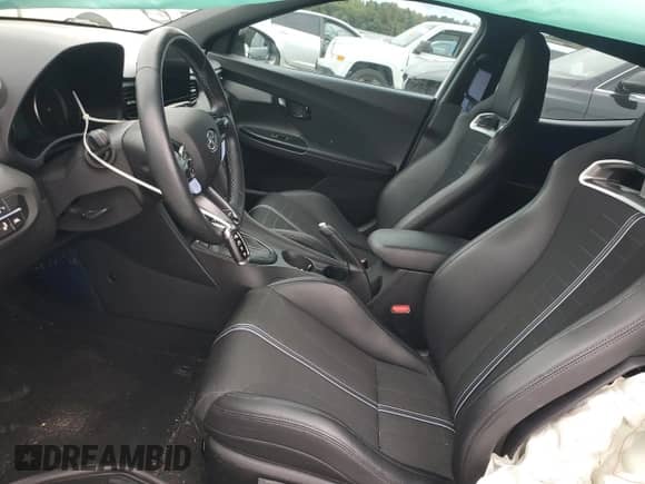 2021 Hyundai Veloster z VIN KMHT36AHXMU009908, wystawiony jako Copart lot #70664983 z przebiegiem 25 813 mil mil oraz . Historia ofert i sprzedaży dostępna na DreamBid. Obrazek 7.