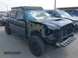 2020 Toyota Tacoma SR5 with VIN 5TFCZ5AN5LX235791, listed as a IAAI auction lot 43032947 with 62,213 mi miles and . Bid and sale history available at DreamBid. Image 1.