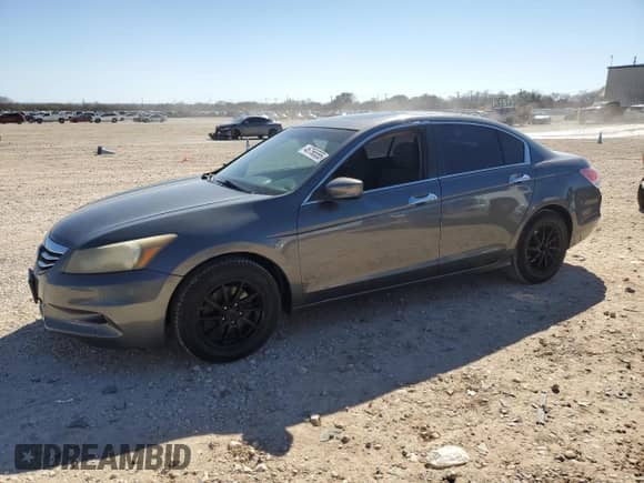 2011 Honda Accord EX z VIN 1HGCP3F72BA027911, wystawiony jako Copart lot #46756555 z przebiegiem 162 060 mil mil oraz Czysty tytuł • Clean title. Historia ofert i sprzedaży dostępna na DreamBid. Obrazek 1.