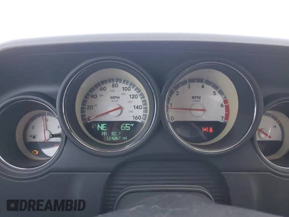 2010 Dodge Challenger R/T with VIN 2B3CJ5DT1AH175030, listed as a Copart auction lot 84941425 with 124,267 mi miles and Salvage title. Bid and sale history available at DreamBid. Image 9.