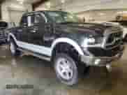 2016 Ram 1500 Laramie z VIN 1C6RR7NT8GS122927, wystawiony jako Copart lot #81732405 z przebiegiem 112 858 mil mil oraz Szkoda całkowita • Salvage title. Historia ofert i sprzedaży dostępna na DreamBid. Obrazek 4.