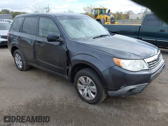 2010 Subaru Forester X z VIN JF2SH6AC1AH737113, wystawiony jako IAAI lot #43482419 z przebiegiem 178 895 mil mil oraz . Historia ofert i sprzedaży dostępna na DreamBid. Obrazek 1.