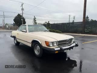 1985 Mercedes-Benz 380 z VIN WDBBA45C3FA034600, wystawiony jako Copart lot #84655035 z przebiegiem 89 101 mil mil oraz Czysty tytuł • Clean title. Historia ofert i sprzedaży dostępna na DreamBid. Obrazek 1.
