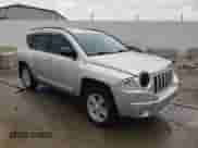 2010 Jeep Compass Latitude с VIN 1J4NF1FB1AD646011, выставлен на аукционе Copart как лот 79056184 с пробегом 178 737 миль миль и На запчасти • Non repairable. История ставок и продаж доступна на DreamBid. Изображение 4.