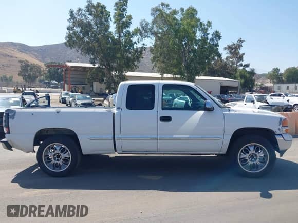 2001 GMC Sierra 1500 SLE z VIN 2GTEC19V111385026, wystawiony jako IAAI lot #42460014 z przebiegiem 228 621 mil mil oraz . Historia ofert i sprzedaży dostępna na DreamBid. Obrazek 13.