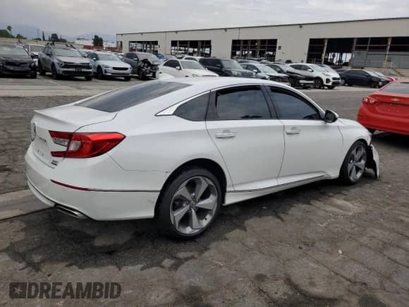 2019 Honda Accord Touring with VIN 1HGCV2F97KA028487, listed as a Copart auction lot 55420915 with 69,448 mi miles and Clean title. Bid and sale history available at DreamBid. Image 3.