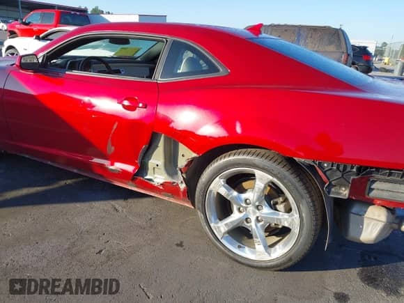 2015 Chevrolet Camaro LT z VIN 2G1FF1E39F9262642, wystawiony jako IAAI lot #43460141 z przebiegiem 26 652 mil mil oraz . Historia ofert i sprzedaży dostępna na DreamBid. Obrazek 6.