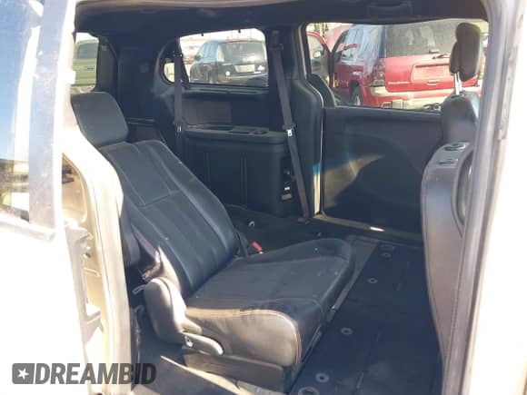 2015 Dodge Grand Caravan R/T with VIN 2C4RDGEG5FR585070, listed as a IAAI auction lot 43143040 with 92,662 mi miles and . Bid and sale history available at DreamBid. Image 8.