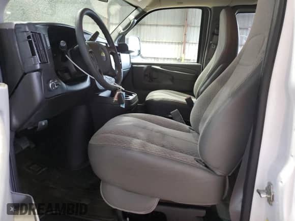 2015 Chevrolet Express Passenger LT with VIN 1GAWGRFFXF1177771, listed as a Copart auction lot 70890635 with 25,341 mi miles and Salvage title. Bid and sale history available at DreamBid. Image 7.