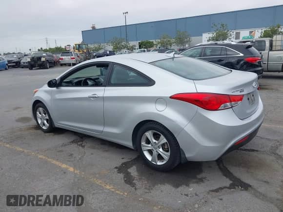 2013 Hyundai Elantra GS z VIN KMHDH6AE6DU013448, wystawiony jako IAAI lot #42773244 z przebiegiem 109 086 mil mil oraz . Historia ofert i sprzedaży dostępna na DreamBid. Obrazek 3.
