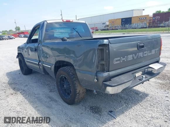 2000 Chevrolet Silverado 1500 LS with VIN 1GCEC14W3YZ303315, listed as a IAAI auction lot 42422748 with 274,514 mi miles and . Bid and sale history available at DreamBid. Image 3.