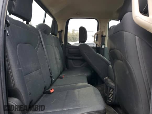 2019 Ram 1500 Tradesman z VIN 1C6SRFCT4KN662300, wystawiony jako Copart lot #52959345 z przebiegiem 133 477 mil mil oraz Szkoda całkowita • Salvage title. Historia ofert i sprzedaży dostępna na DreamBid. Obrazek 10.