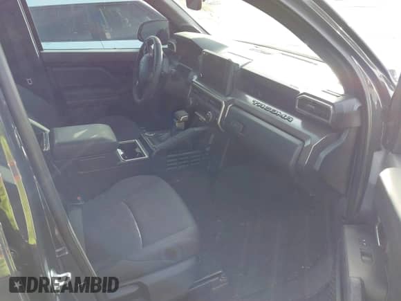 2024 Toyota Tacoma SR5 z VIN 3TYKB5FN2RT006528, wystawiony jako IAAI lot #41229887 z przebiegiem 16 530 mil mil oraz . Historia ofert i sprzedaży dostępna na DreamBid. Obrazek 5.