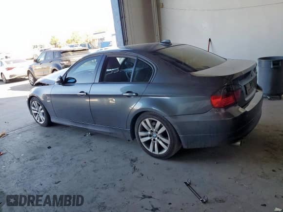 2007 BMW 3 Series 328i z VIN WBAVA33537PV66051, wystawiony jako Copart lot #82264715 z przebiegiem 102 572 mil mil oraz Szkoda całkowita • Salvage title. Historia ofert i sprzedaży dostępna na DreamBid. Obrazek 2.