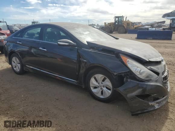 2013 Hyundai Sonata Limited with VIN KMHEC4A46DA077490, listed as a Copart auction lot 84072565 with 128,225 mi miles and Salvage title. Bid and sale history available at DreamBid. Image 4.