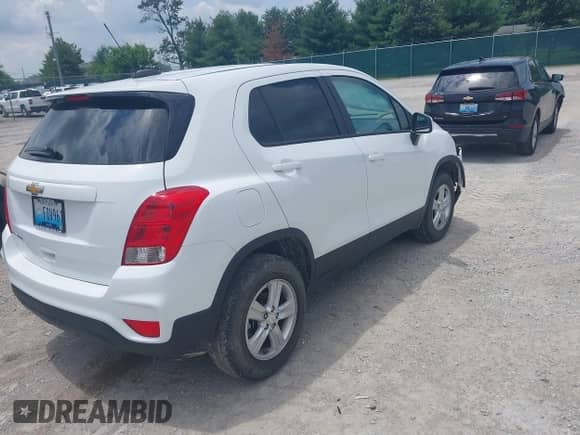 2022 Chevrolet Trax LS z VIN KL7CJNSM0NB527682, wystawiony jako IAAI lot #42468268 z przebiegiem 36 045 mil mil oraz . Historia ofert i sprzedaży dostępna na DreamBid. Obrazek 4.